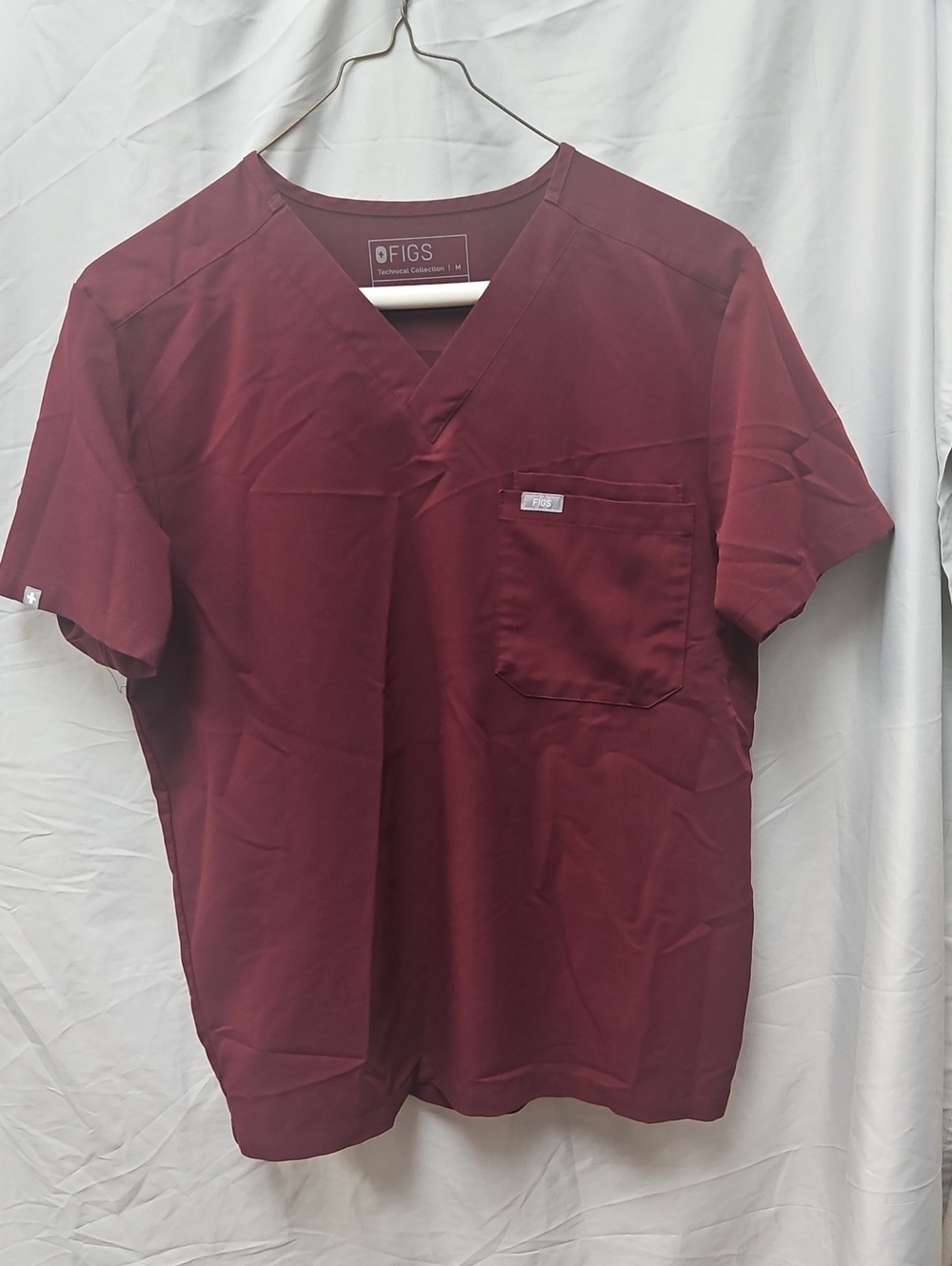 FIGS Men’s V-Neck Scrub Top in Burgundy